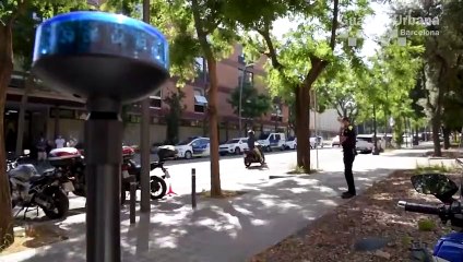 Agentes de la Guardia Urbana salvan la vida de una mujer
