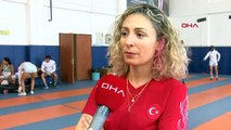 14 Yıl Sonra Milli Takıma Dönen Eskrimci Şenay Güner, Paralimpik Oyunları'na Hazırlanıyor