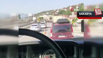 Sakarya'da ters yönde ilerleyen otomobil sürücüsü kaza yaptı