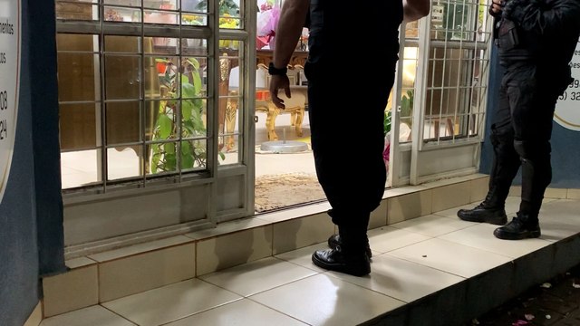 Bandido estoura cadeados e furta dinheiro em floricultura no Centro de Cascavel