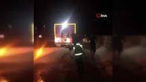 Les pompiers sont intervenus dans le camion dont les pneus ont pris feu