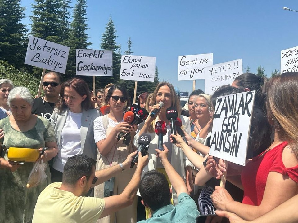 CHP Kadın Kolları Genel Başkanı Aylin Nazlıaka: Bir yanda açlık ve sefalete mahkûm diğer yanda Saray ve şürekâsının şaşalı hayat