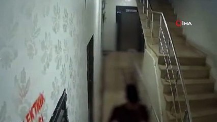 Suç makinesinin binanın deposundan hırsızlık yaptığı anlar kamerada