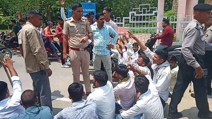 बोले स्टूडेंट: जीरो नंबर देकर किया फेल, दलाल करते हैं यह डिमांड