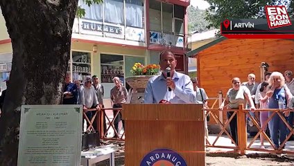 CHP'li Ardanuç Belediyesi, yaptırdığı Aşık Efkarı heykelini törenle açtı
