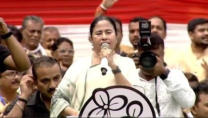 সিপিএমকে দলে টানতে চাইছেন মমতা? মঞ্চ থেকে আক্রমণ নয় বঙ্গ সিপিএমকে!