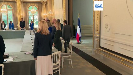 Обновленное правительство Франции приступило к работе