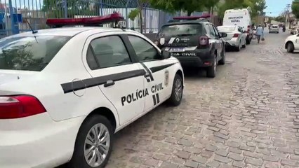 Homem é conduzido à delegacia de Polícia Civil de Pombal por bater em cachorro