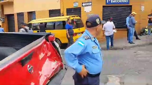 Microbús pierde los frenos e impacta con varias unidades en el centro de Tegucigalpa