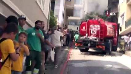 Un manoir en bois inutilisé incendié à Sarıyer