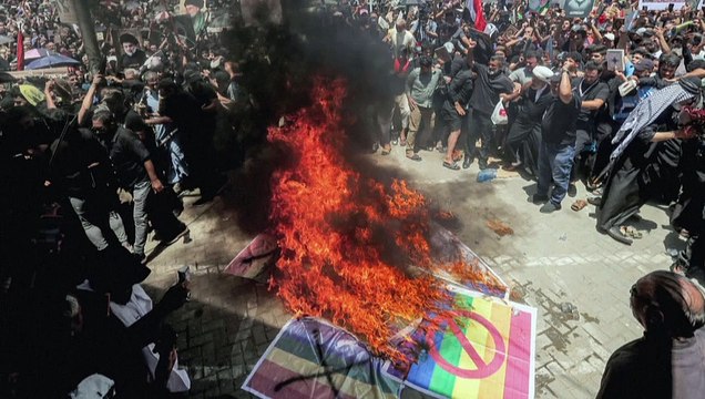 Centenas de pessoas se manifestam em Bagdá contra profanação do Alcorão na Suécia