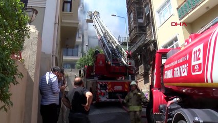 Manoir en bois incendié à Sarıyer