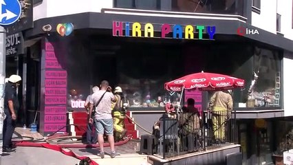 3 personnes, dont 1 enfant, ont été sauvées d'un incendie sur un lieu de travail à Avcılar