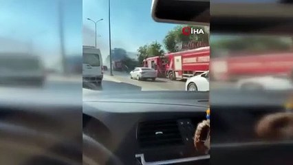 C'est ainsi que la fumée a recouvert l'autoroute E-5 lors du feu d'herbe à Esenyurt