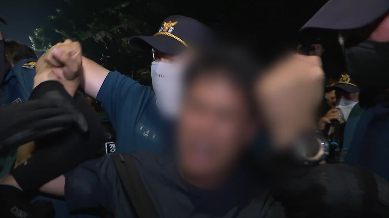 금속노조 노숙농성 또 강제해산...노조 간부 1명 체포 / YTN