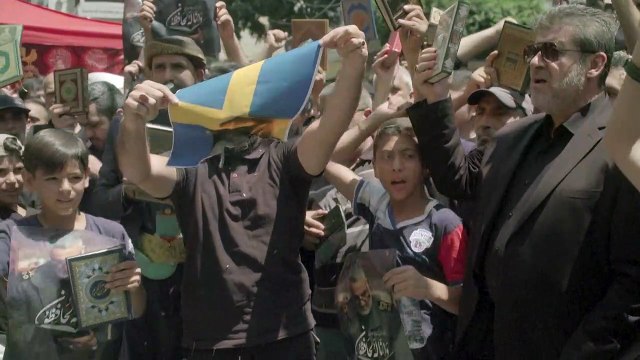 تظاهرات في العراق وإيران ولبنان احتجاجاً على تدنيس القرآن