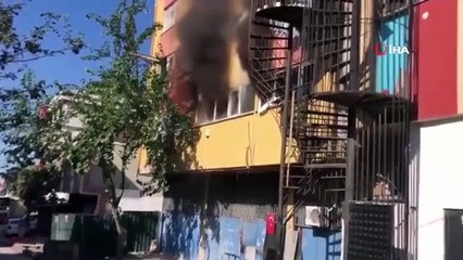 Dudullu'da 4 katlı iş yeri alev alev yandı