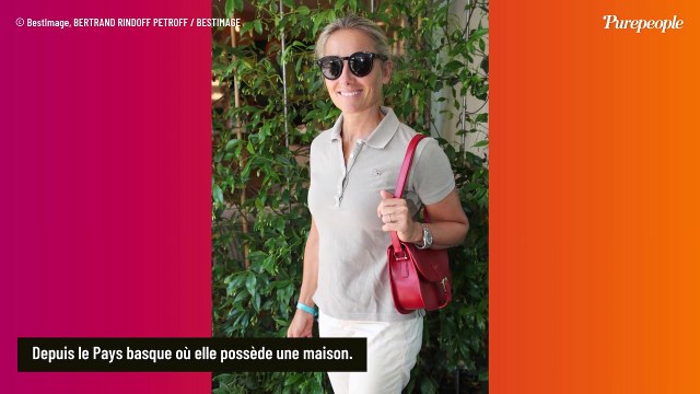 Anne-Sophie Lapix en vacances et retirée dans sa demeure familiale au Pays basque, son petit coin de paradis