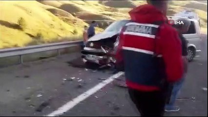 Minibus et voiture sont entrés en collision frontale : 3 blessés