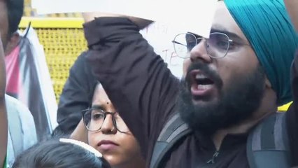 Télécharger la video: Protestas en contra de las agresiones sexuales en la India