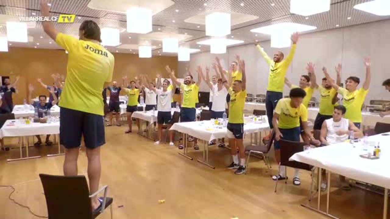 Villarreal-Neuzugang Díaz singt Sweet Caroline