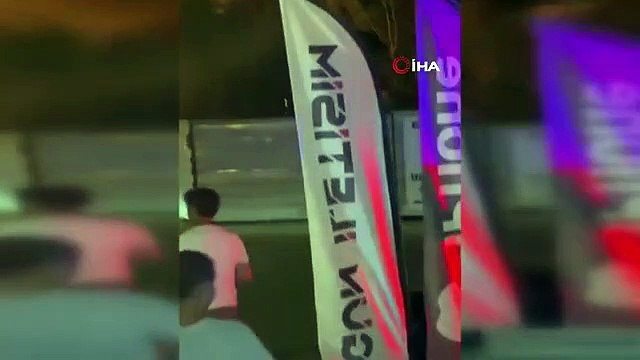 Deux véhicules transformés en boule de feu à Bodrum