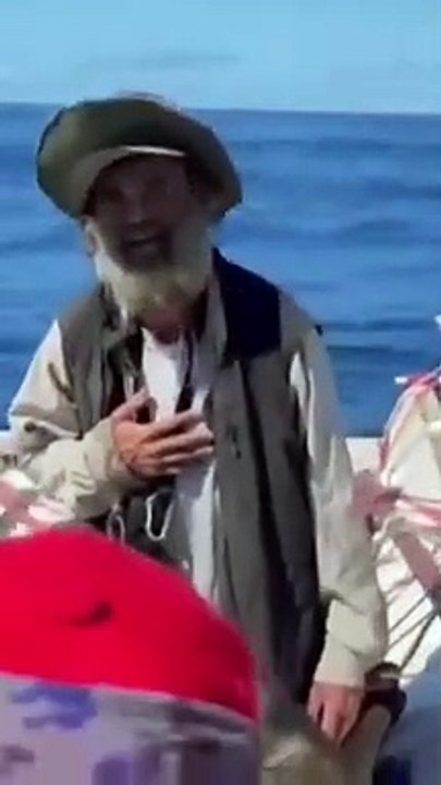 Hombre y su perro sobreviven meses a la deriva en el oceano pacifico