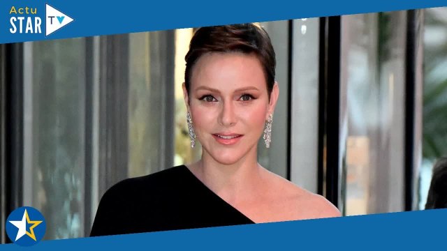 Charlène de Monaco : Angélique dans un superbe tailleur blanc, elle amène l'Afrique du Sud à Monaco