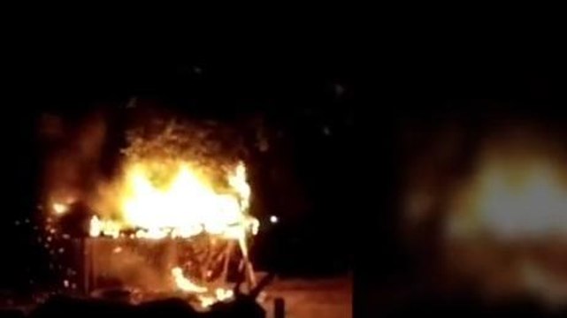 रायबरेली: दबंगों ने झोपड़ी में लगाई आग, गृहस्थी जली, देखें वीडियो
