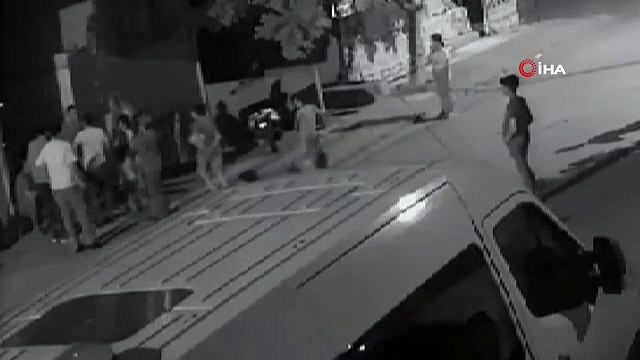 Çocukların kavgasına büyükler dahil oldu, mahalle savaş alanına döndü