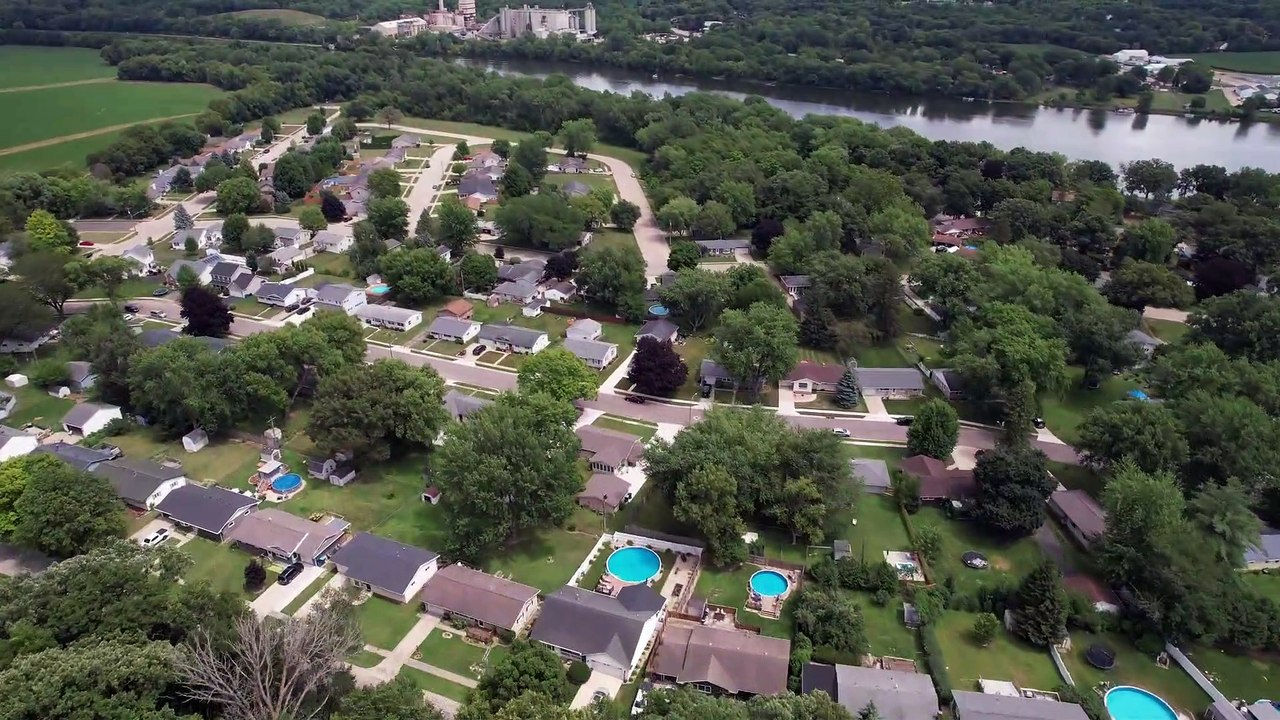 July 21 2023  Dixon IL  Rock River Miller Golf  downtown Dixon IL  HD