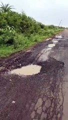 पांच साल की गांरटी, दो साल में ही गड्ढों में तब्दील हुआ बोरतलाई रोड