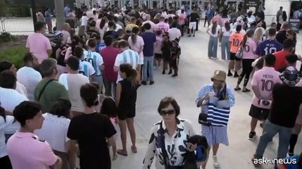 Folla di fan in festa per il debutto da sogno di Leo Messi negli Usa