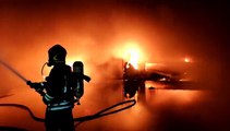 Rho, incendio in un'azienda: vigili del fuoco in azione