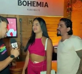 Amor bandido? Mulher namora com homem que assaltou e roubou seu celular; assista