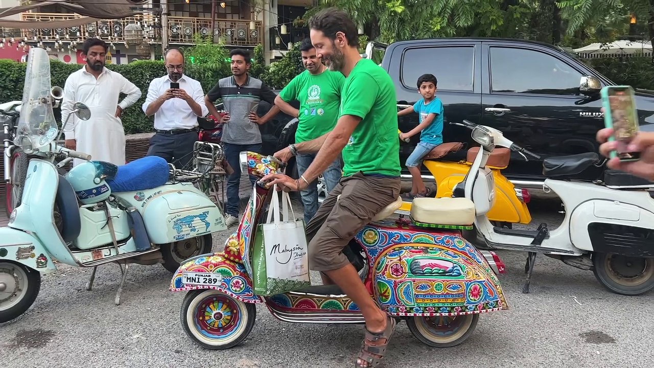 italian biker Ilario Lavarra spend a night in Jail in Pakistan