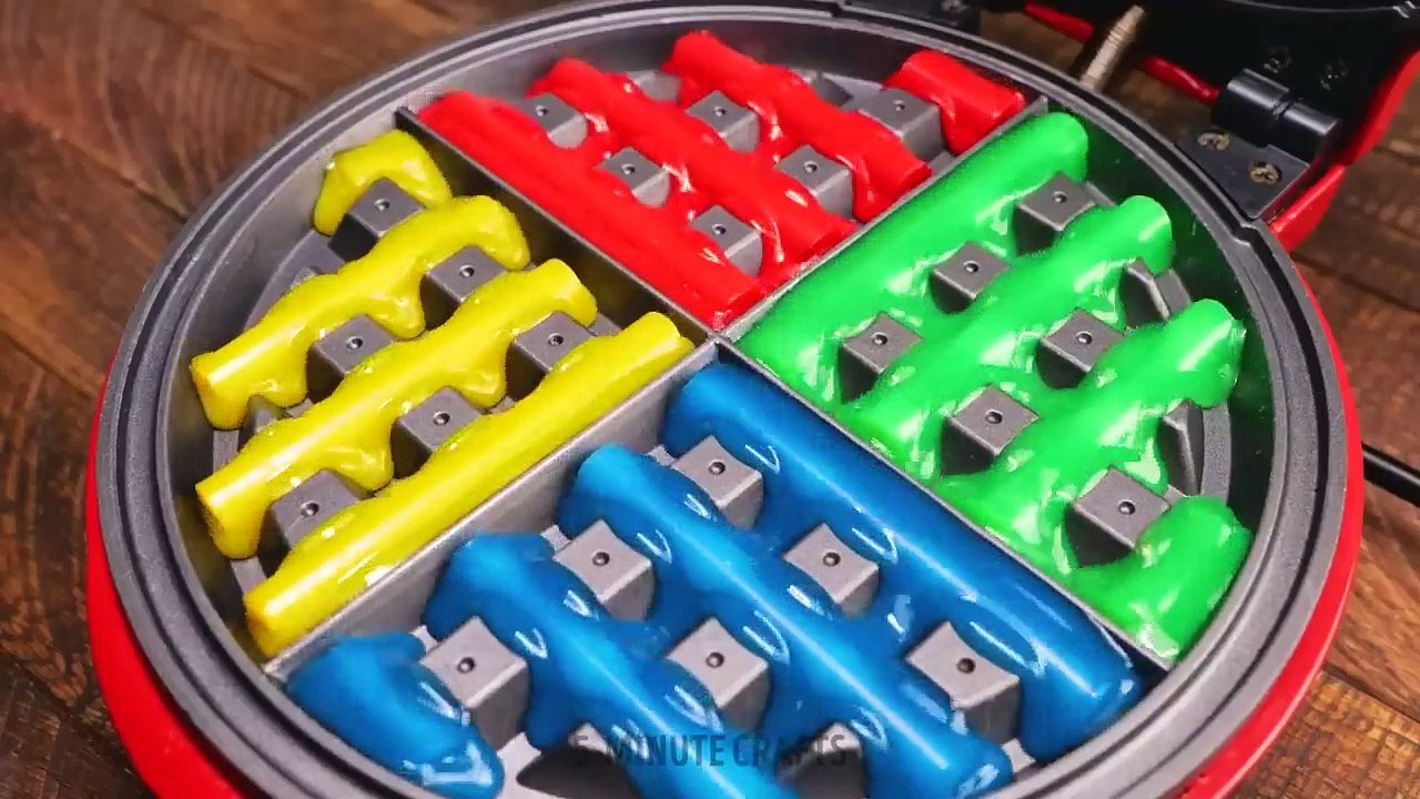 HOW TO LOOK COOL WITH HANDMADE JEWELRY _ Colorful Resin And Glue Gun DIY Crafts