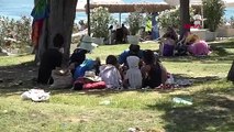 Antalya'da Sıcaktan Bunalanlar Konyaaltı Sahili'ne Akın Etti