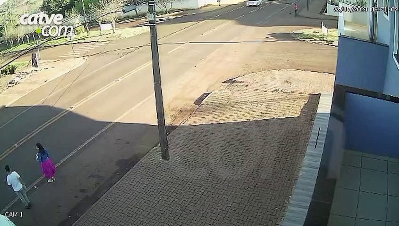 Câmera registra atropelamento na PR 180 no Rio do Salto