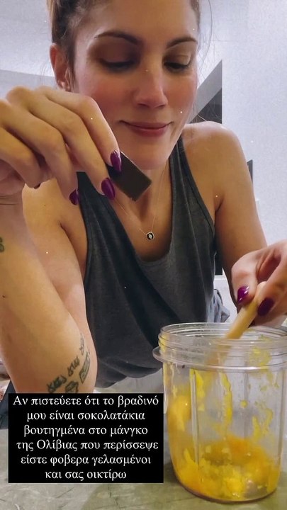 Απολαυστική η Μαίρη Συνατσάκη! Βούτηξε στο πιάτο της Ολίβιας και δες πώς έφαγε το μάνγκο που περίσσεψε