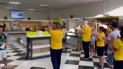 Emotivo homenaje en una oficina de Correos