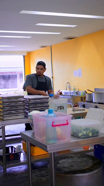 Maleq Cuisine - Video Persepsi (Kedai Tepi Jalan Vs Operasi yang hebat