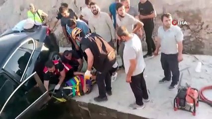 Siirt'te otomobil yolda çukura düştü: 6 yaralı