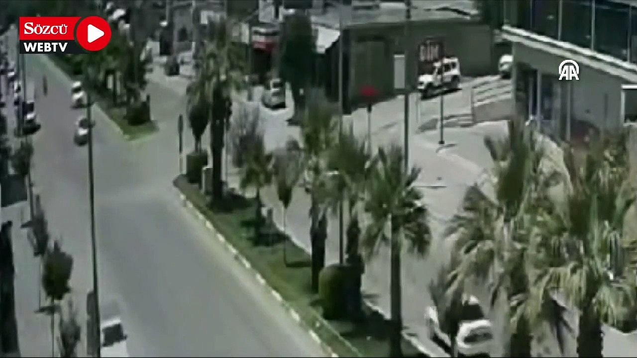 Aracın çarptığı otomobildeki çocukların yola savrulması kameraya yansıdı