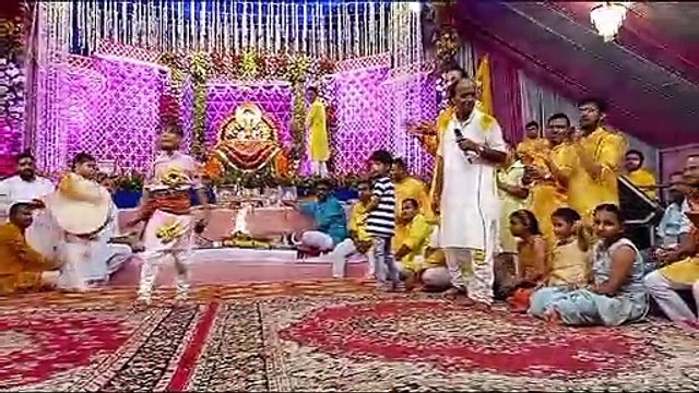 Video...मोगरे के फूलों से महका खाटू बाबा का दरबार, चांदी के झूले पर विराजमान हुए बाबा