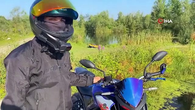 Le flic qui a conseillé le motocycliste pour excès de vitesse comme un père a parlé : Il n'a pas pu retenir ses larmes, j'étais tellement touché