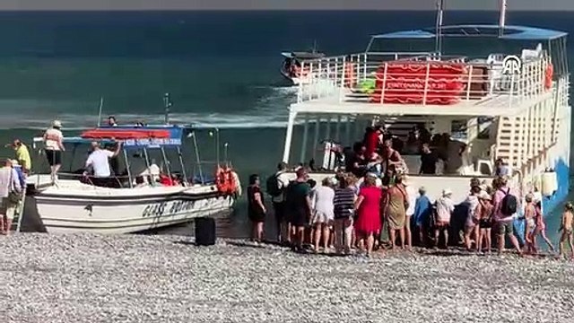 Rodos'taki orman yangını yerleşim yerlerine ulaştı