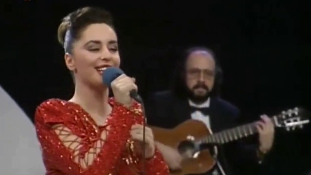 Ayşe Mine / Seni ben ellerin olsun diye mi sevdim