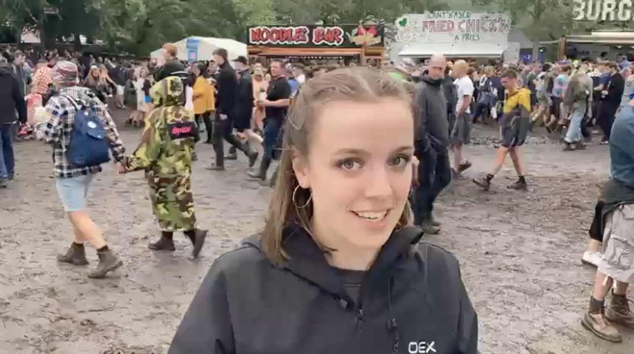 How fans braved the rain today to see legends like Everly Pregnant Brothers and McFly