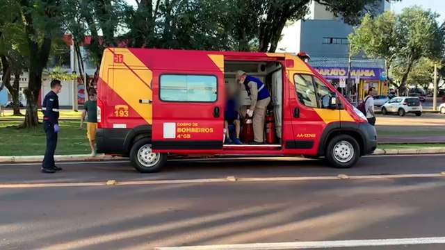 Homem fica ferido em acidente entre bicicletas na Avenida Brasil em Cascavel